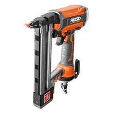 Grapadora de acabado calibre 18, 1-1/2 pulg. | Herramientas RIDGID